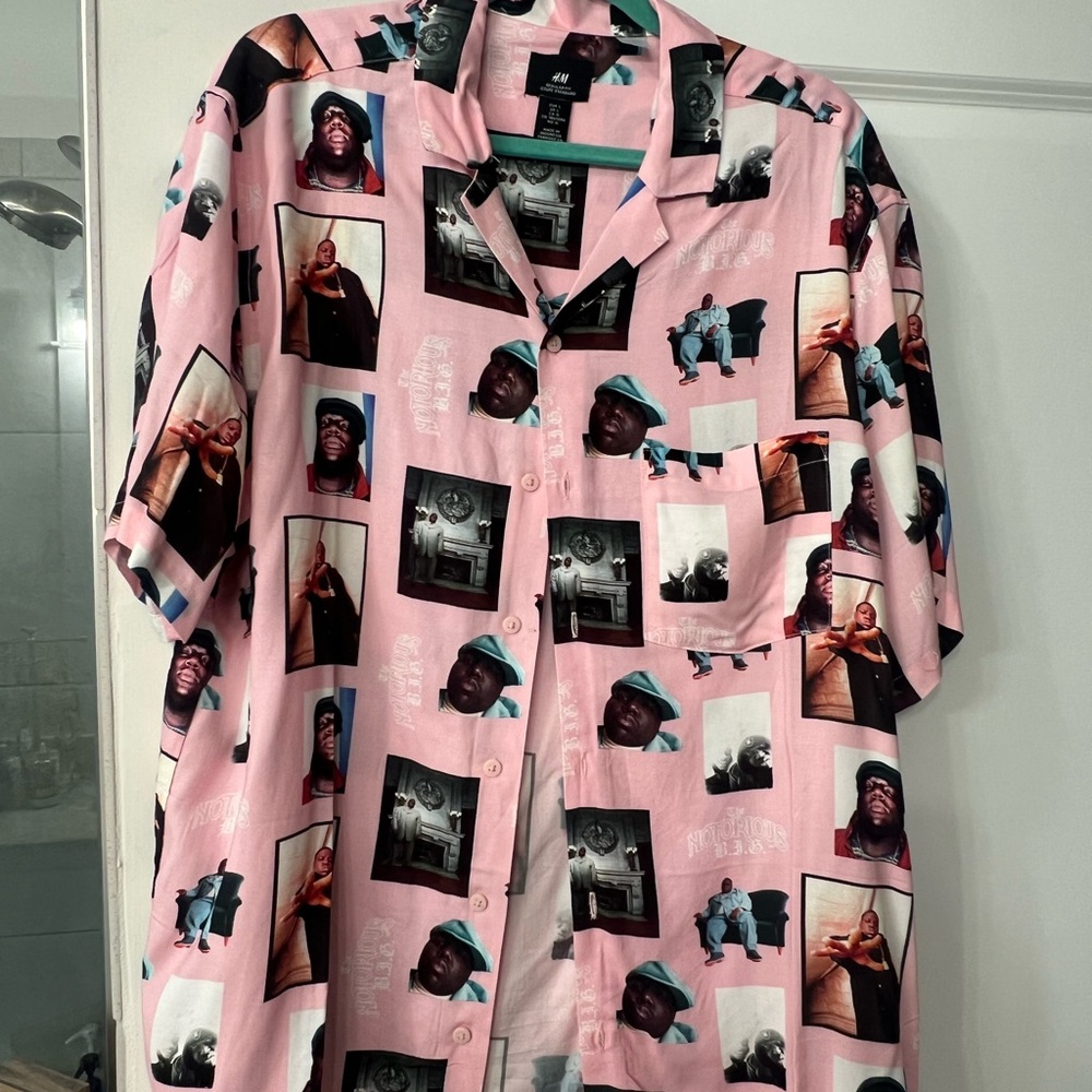 Notorious B.I.G. Graphic casual Button-Up Shirt men’s  Large pink EUC